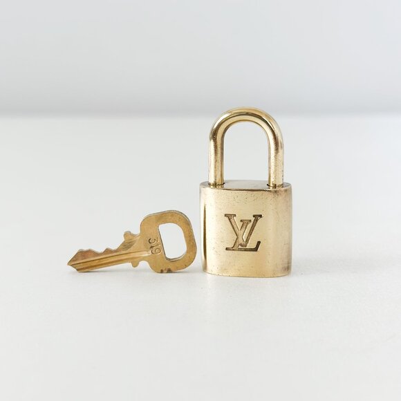 Louis Vuitton Padlock 319 - Picture 1 of 6